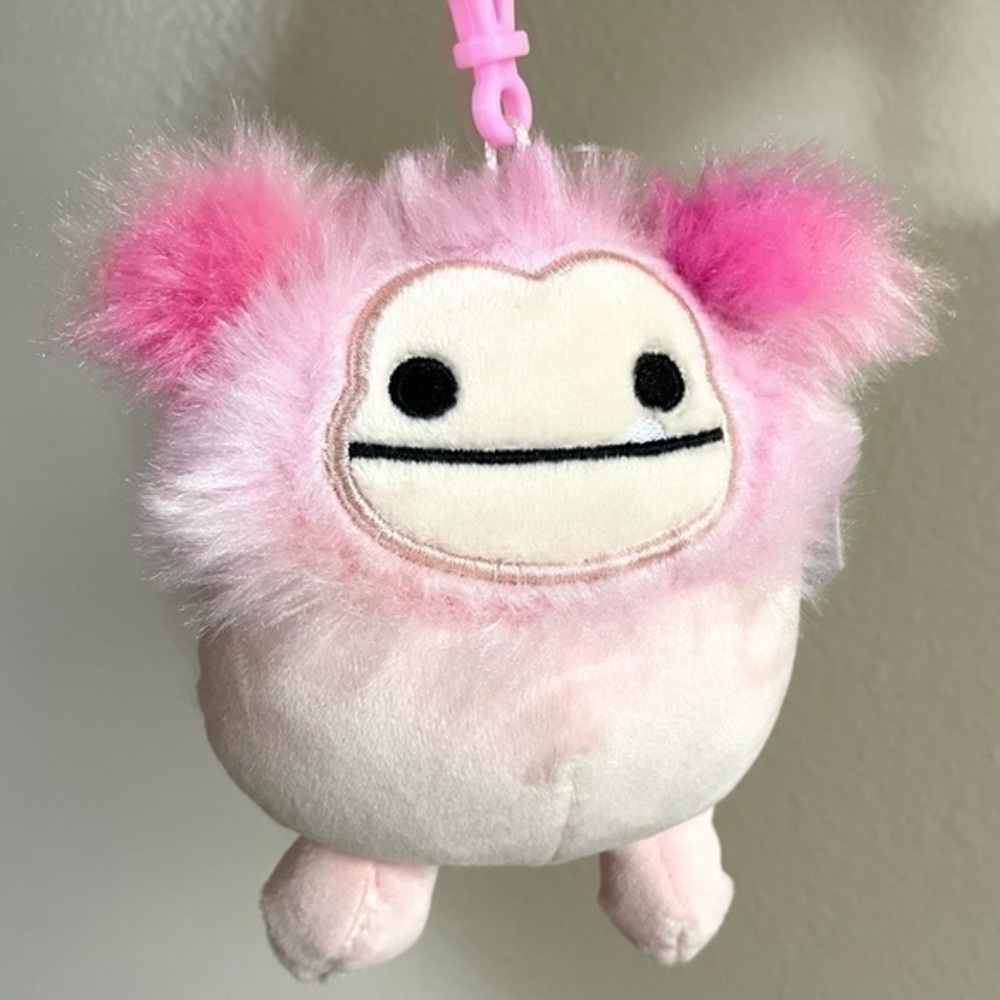 Caparinne the Big Foot Squishmallow Clip 💗 | NWT